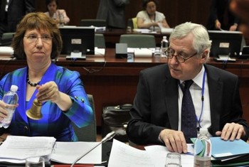 La Haute représentante de l'UE aux Affaires étrangères, Catherine Ashton (g), le 23 juillet 2012 à Bruxelles / AFP