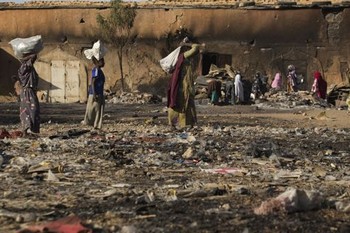 e marché central de Gao a été ravagé par les flammes lors de l'attaque du Mujao, la semaine dernière. Crédits photo : JOEL SAGET/AFP