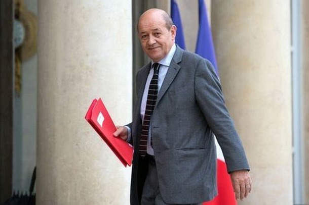 Le ministre de la Défense Jean-Yves Le Drian à son arrivée à l'Elysée, le 5 mars 2013 à Paris (Photo Bertrand Langlois. AFP)
