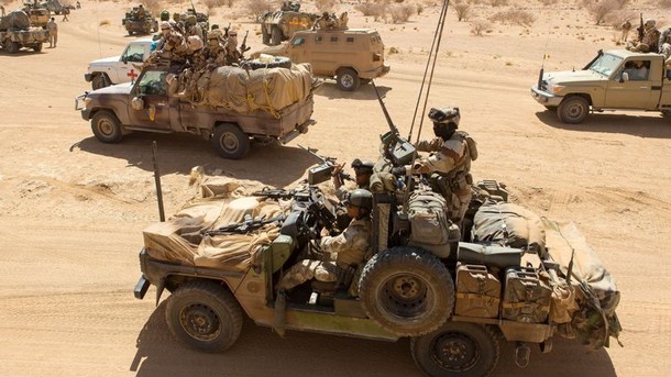 "Dans chaque colonne, une douzaine de Français des forces spéciales accompagnent les Tchadiens."