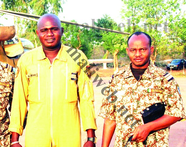 LeColonel Abdoulaye Diallo (G), et le capitaine Malamine Sangaré