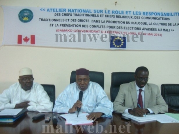 Au centre : le président de Cri-2002, Dr. Abdoulaye Sall