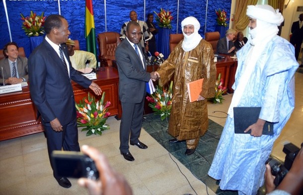 Négociations de Ouagadougou:le gouvernement malien et les groupes armés du Nord signent un accord préliminaire de paix Mardi 18 Juin 2013.Ouagadougou 
