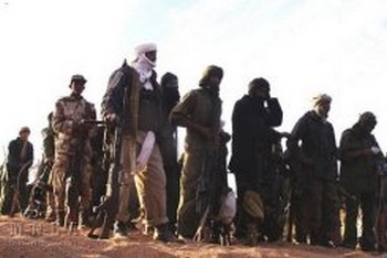 Photo fournie par le MNLA le 2 avril 2012 montrant des combattants du mouvement dans un lieu non-communiqué du Mali 