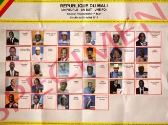 La finalité sera d’apposer dimanche son doigt encré sur la photo d’un candidat sur ce bulletin de vote où figure les 27 candidat