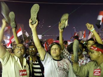 Des opposants au président Morsi, le 3 juillet place Tahrir au Caire. REUTERS