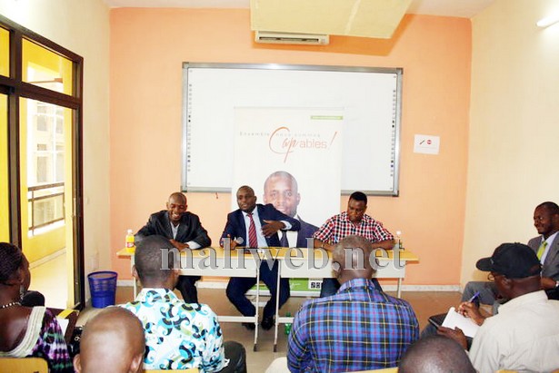 Le candidat du CAP, Racine Thiam (au milieu) lors de la rencontre avec les journalistes sportifs