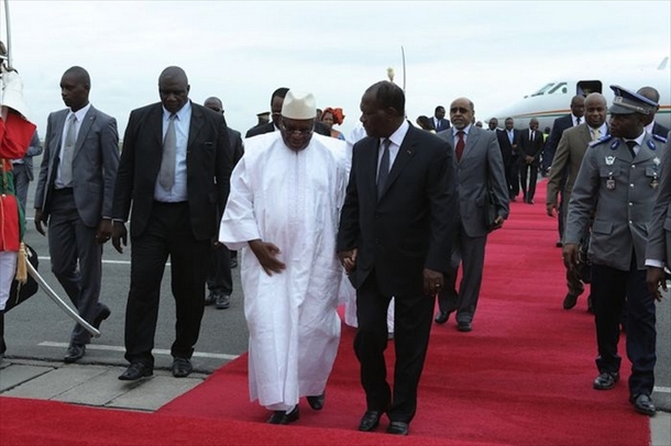 (Aéroport Félix Houphouët-Boigny). Le nouveau Président malien, Ibrahim Boubacar KEITA, Ibrahim Boubacar Kéita est en visite à Abidjan où il a été accueilli par son homologue ivoirien, Alassane Ouattara..