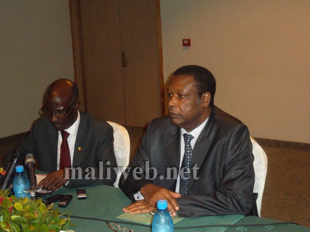 Le ministre Manga Dembélé et le président Pierre Buyoya
