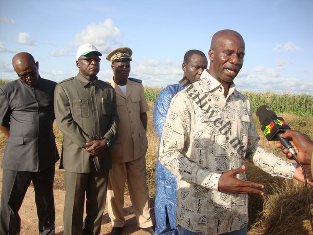 Le ministre de l'agriculture, Baba Berthé, s'exprimant au micro de notre confrère de l'Ortm