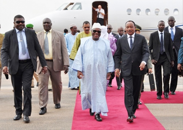 Le Président de la République du Niger, Chef de l`Etat, SEM. Issoufou Mahamadou, a accueilli le nouveau Président de la République du Mali, M. Ibrahim Boubacar Keïta dit IBK