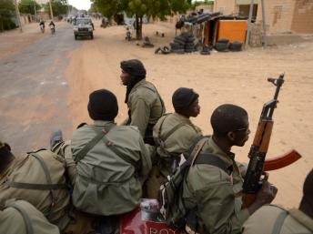 Soldats maliens dans les rues de Tombouctou. AFP