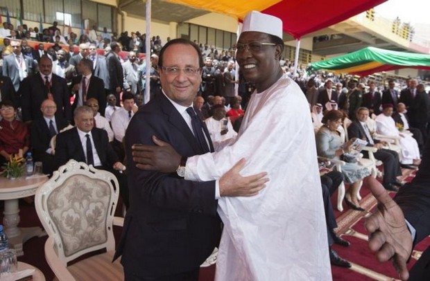 François Hollande avec le Tchadien Idriss Déby Itno. AFP