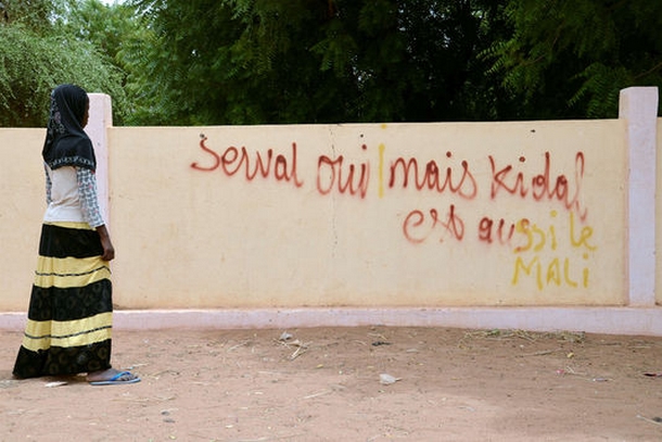 "Serval oui, mais Kidal c'est aussi le Mali», peut-on lire sur un mur d'une rue de Gao, le 24 juillet. | AFP