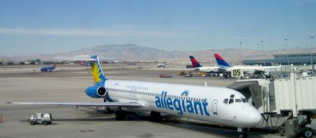 Un couple a été condamné à 250$ d'amende chacun pour avoir eu des rapports sexuels au vu et au su des autres voyageurs dans un avion.
