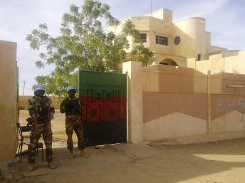 Des soldats de la Minusma montent la garde devant le siège du gouverneur de Kidal REUTERS