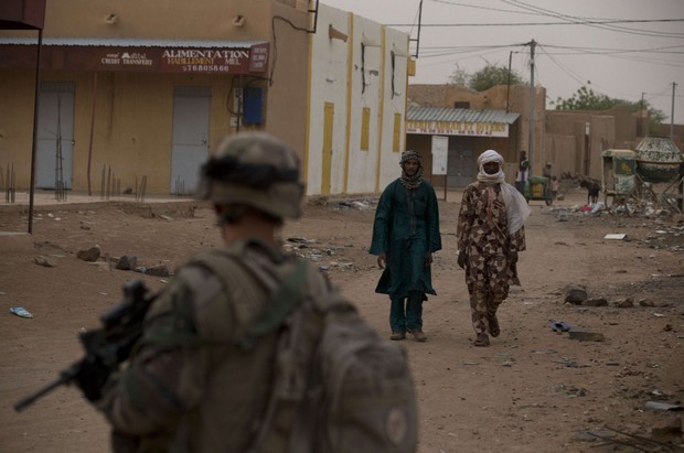 Un soldat français patrouille à Kidal, au Mali