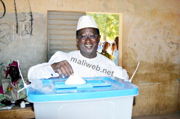 Soumaila Cissé votant hier à Niafunké