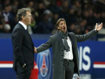 Hervé Renard (à droite) lors de PSG-Sochaux. REUTERS