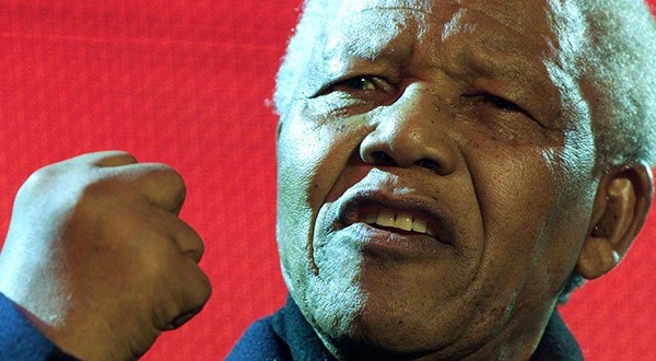     Nelson Mandela, (Slate.fr/Slate.fr - Nelson Mandela, en 2001. REUTERS/Jonathan Evans) 