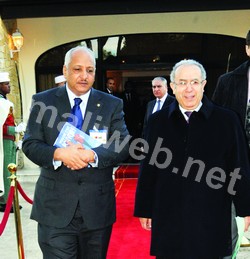 Le ministre malien des affaires étrangères, Zahabi Ould Sidi et son homologue algérien Lamamra Ramtane