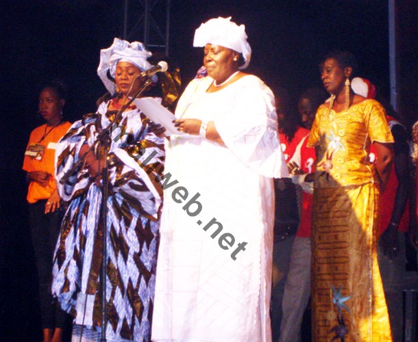 Le ministre de l'artisanat et du tourisme, Mme Berthé Aissata Bengaly donnant le coup d'envoi du festival, le 16 janvier dernier