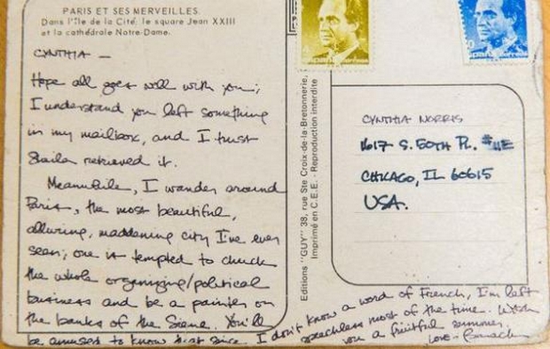 La carte postale écrite en 1988 par Barack Obama, adressée à Cynthia Norris, pour qui travaillait le futur chef de l'Etat américain.  (GABRIELLA DEMCZUK / THE NEW YORK TIMES )