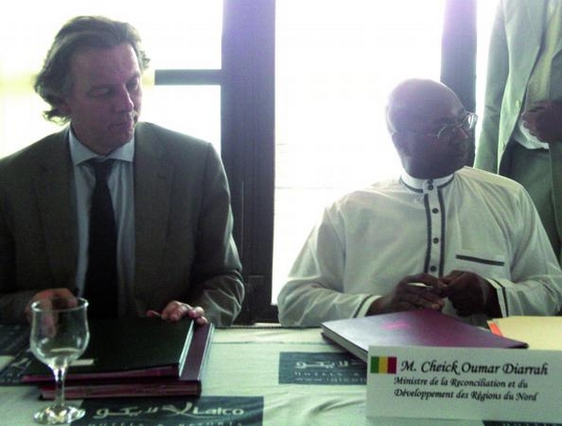 Bert Koenders et Ministre de la réconciliation et du développement des régions du Nord, Cheick Oumar Diarrah