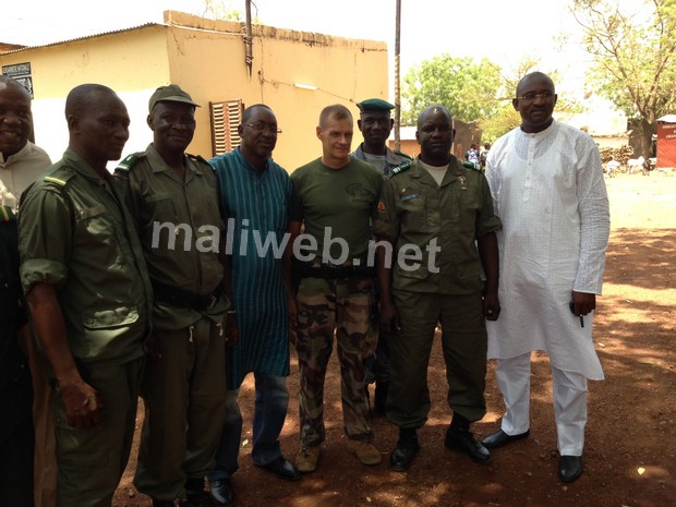 Le président de la FMH lors de sa visite à la cavalerie de la gendarmerie