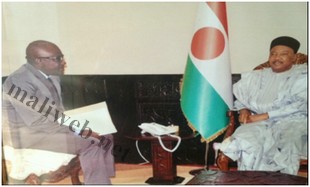 Ibrahim Bocoum avec le président du Niger