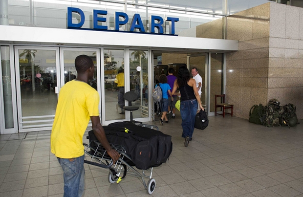 Ebola: La Côte d'Ivoire suspend tous ses vols vers et depuis les pays affectés