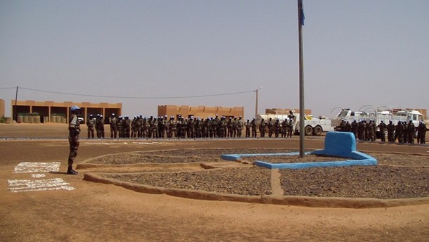 Des représentants de la République du Niger et de la MINUSMA auprès des Casques bleus du contingent Nigérien à Ménaka et Gao.