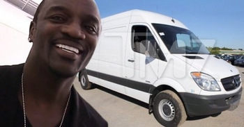 Akon achète une Mercedes blindée pour un président Africain