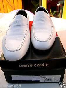 une paire de chaussure de marque Pierre Cardin  