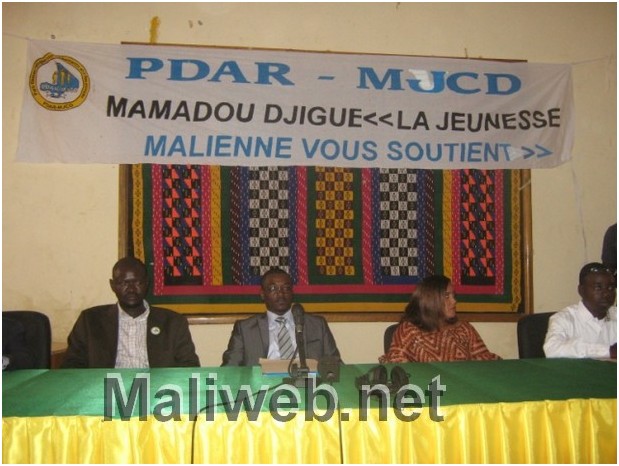 Mamadou Djigué dit Diaf lors d'une conférence de presse 