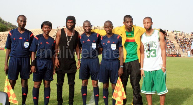 Gervinho, Seydou Keita, Bouba Fané et les arbitres