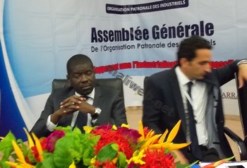 Le ministre  Mamadou G. Diarra et Cyril Achcar (G-D)