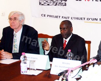 Le président de Tech-Dev, Hubert (G) et le directeur du Centre du secteur privé, Baidy Diakité