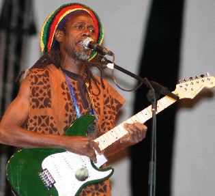 Le reggae man Koko Dembélé, sa prestation à la 1re édition du Festival de Sélingué a mobilisé plusieurs festivaliers 
