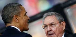 Entretien "historique" au Panama entre Obama et Castro
