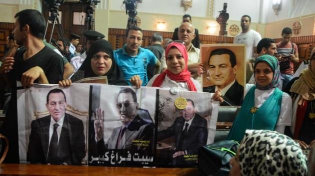 Egypte : l'ex-président Moubarak condamné à 3 ans de prison pour corruption