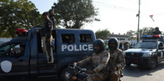 AFP/AFP/Archives - La police pakistanaise patrouille à Karachi le 5 décembre 2015