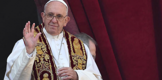 Le pape dénonce "les atroces actions terroristes" qui ont marqué 2015