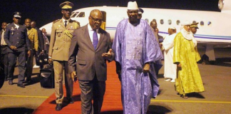 Le Président IBK avec le nouveau premier ministre, hier à l’aéroport