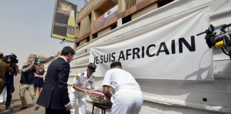 Valls rend hommage aux victimes des attaques de Ouagadougou