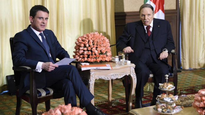 Algérie: polémique après un tweet de Manuel Valls aux côtés d’Abdelatif Bouteflika