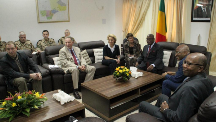 Mali: visite de la ministre allemande de la Défense