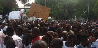 Marche à Bamako : L’opposition envahit la place de la Liberté et annonce la couleur...