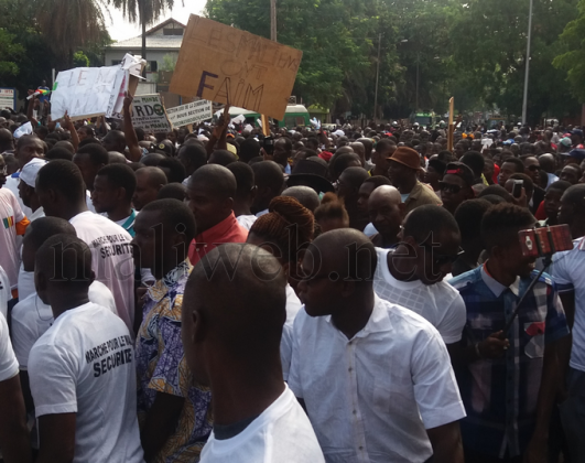 Marche à Bamako : L’opposition envahit la place de la Liberté et annonce la couleur...
