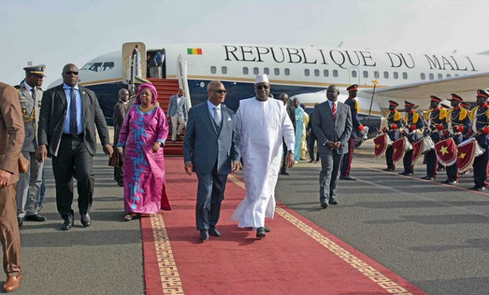 Le Président de la République du Mali, SEM Ibrahim Boubacar KEITA accueilli par son homologue sénégalais Macky Sall, à son arrivé à Dakar le 03 Juin 2016